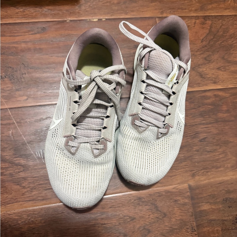 Nike Pegasus 40 Athletic Shoes in Light Purple